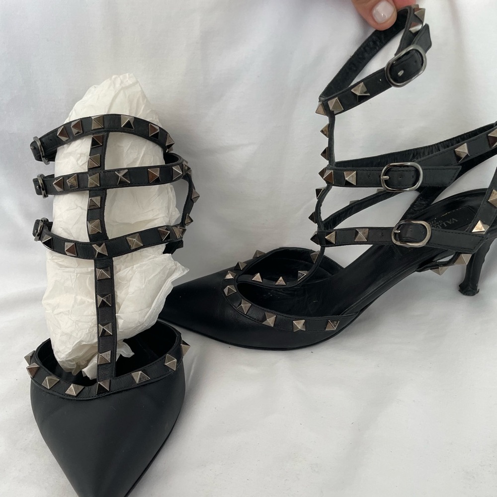 Valentino Garavani Rockstud Black Pump Size 39